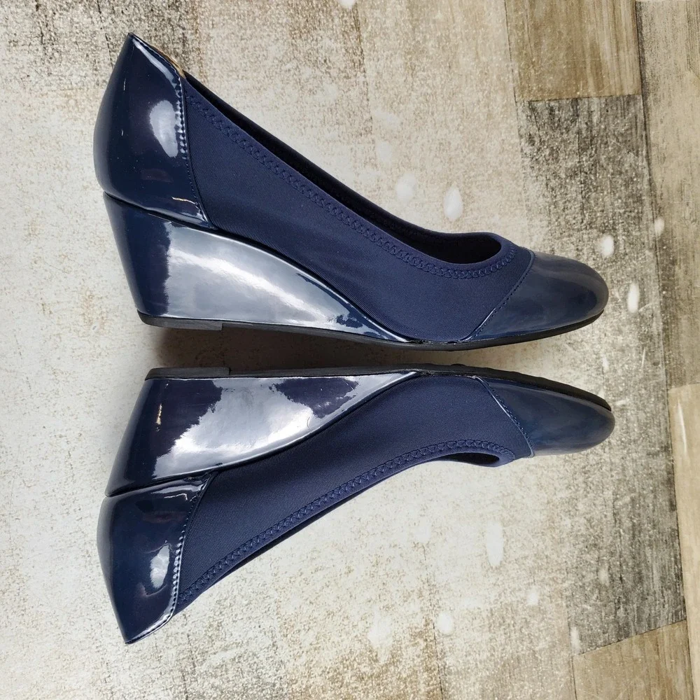 LifeStride Juliana Womens Wedge Pumps Sz 8 N Navy Stretch Patent Leather Cap Toe
